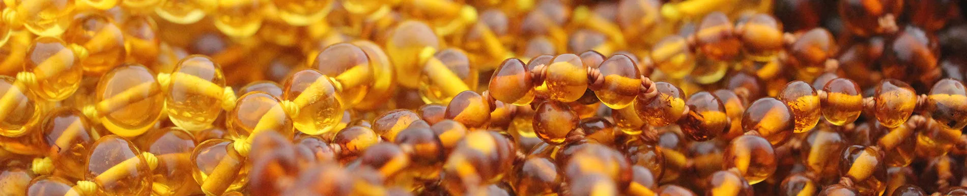 honey-cognac-amber-necklace-close-up