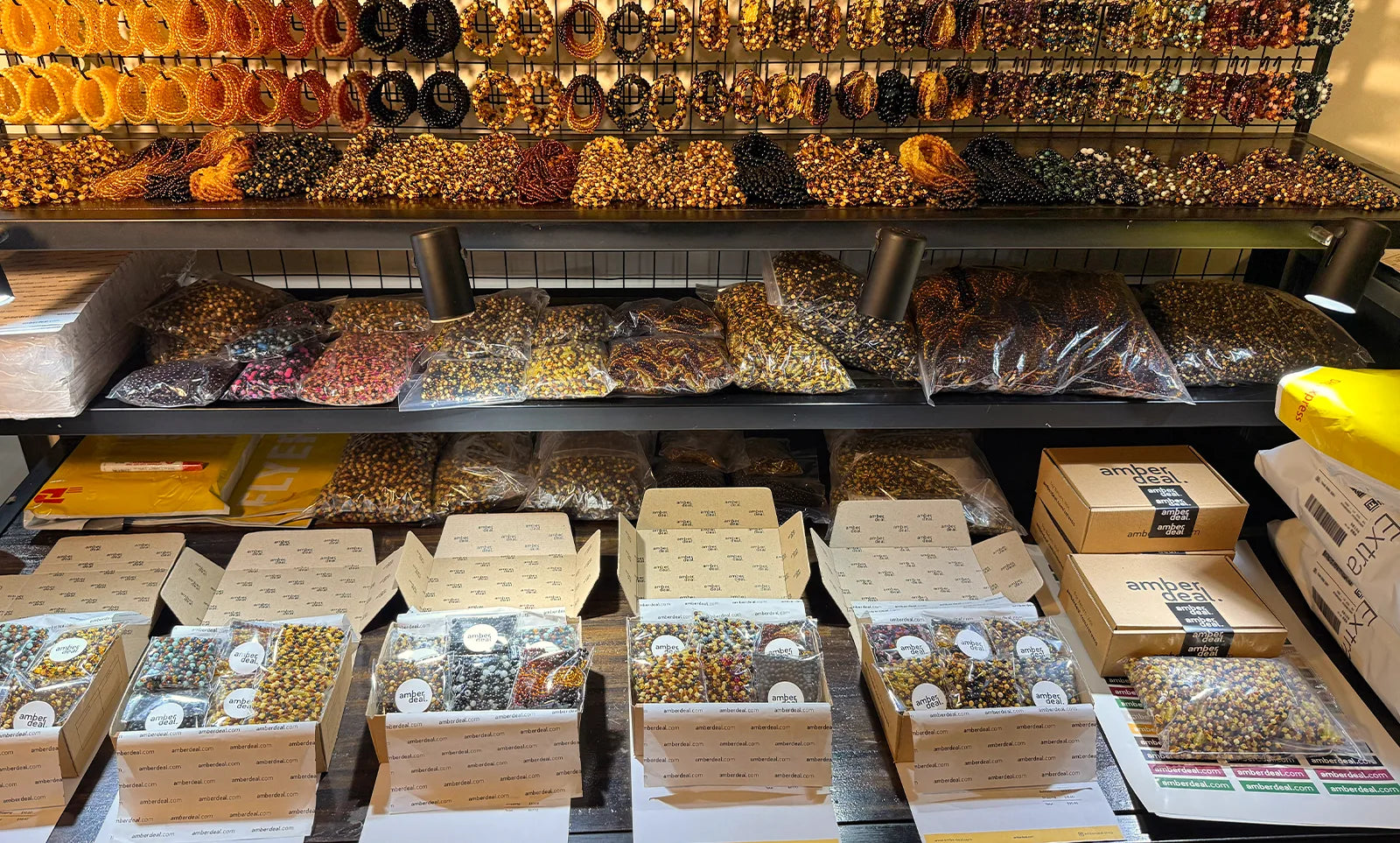 amber-deal-shipping-office-baltic-amber-wholesale