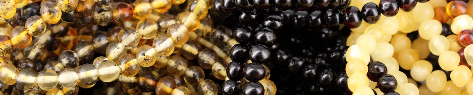 close-up-baltic-amber-bead-bracelet-green-black-yellow